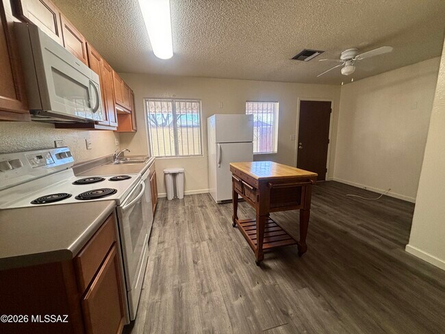Foto del edificio - 1419 E Linden St
