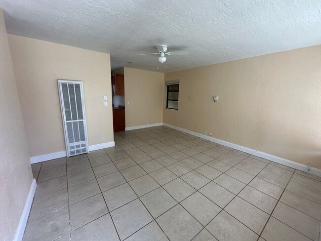 Building Photo - 3/1 Single family home