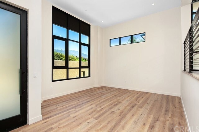 Building Photo - 505 N Santa Anita Ave