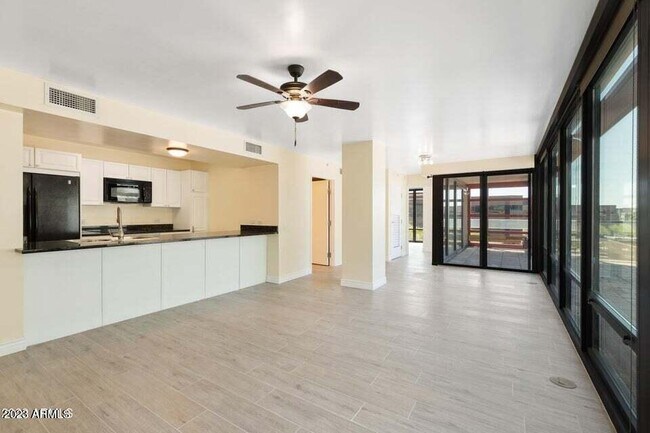 Foto del edificio - 4808 N 24th St