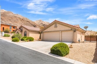 Building Photo - 7205 Madonna Dr