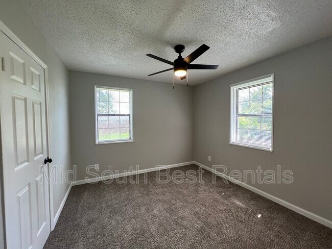Building Photo - 2401 Scaper St