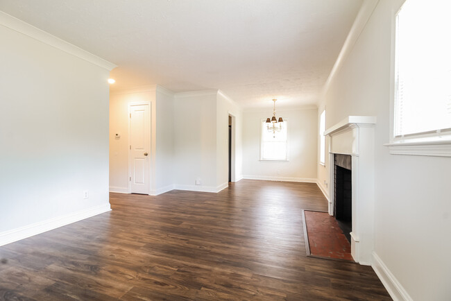 Foto del edificio - 335 Crosby Cir