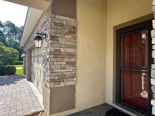 Foto del edificio - 95013 Poplar Way