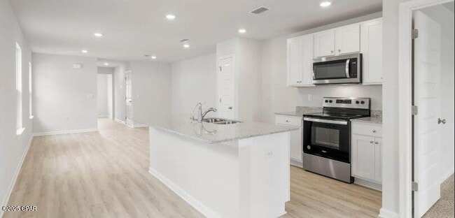 Building Photo - 6615 Kettles St