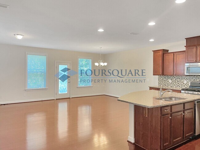 Foto del edificio - Spacious End-Unit Townhome with 2-Car Garage & Private Patio – Near Beaver Creek & Downtown Apex