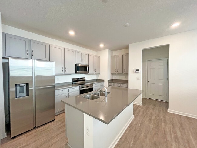 Foto del edificio - 42 Ridge Lake Rd