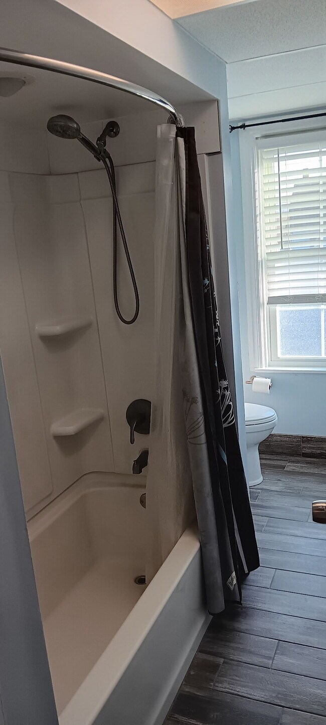 Building Photo - 434 Bridge St