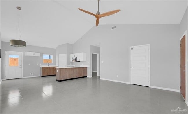 Building Photo - 8 Oriole Rd