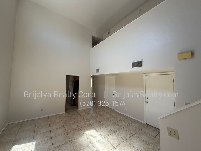 Building Photo - 1634 E Calle Grandiosa