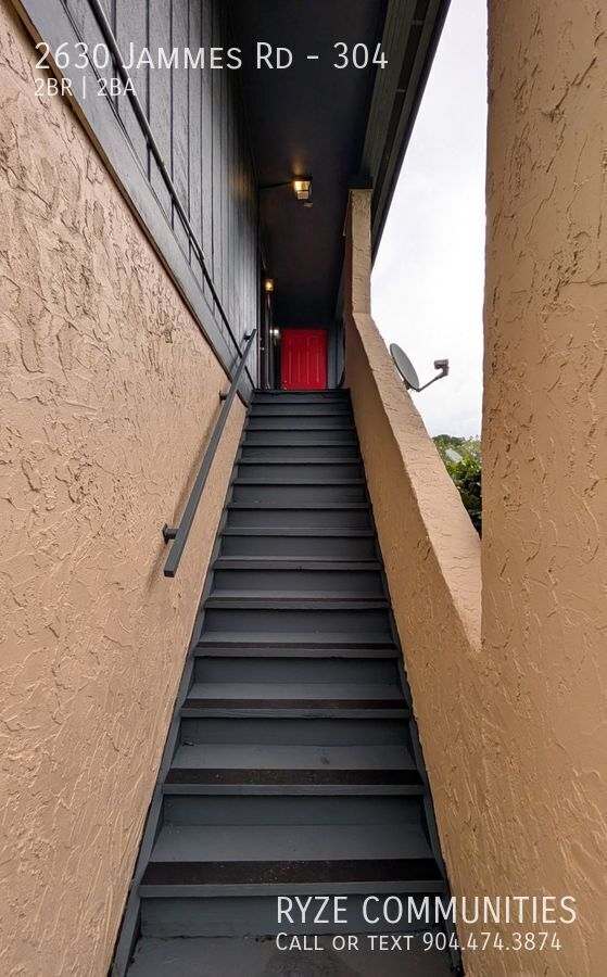 Building Photo - Updated Unit with CAC, 2 Full Baths, Laund...
