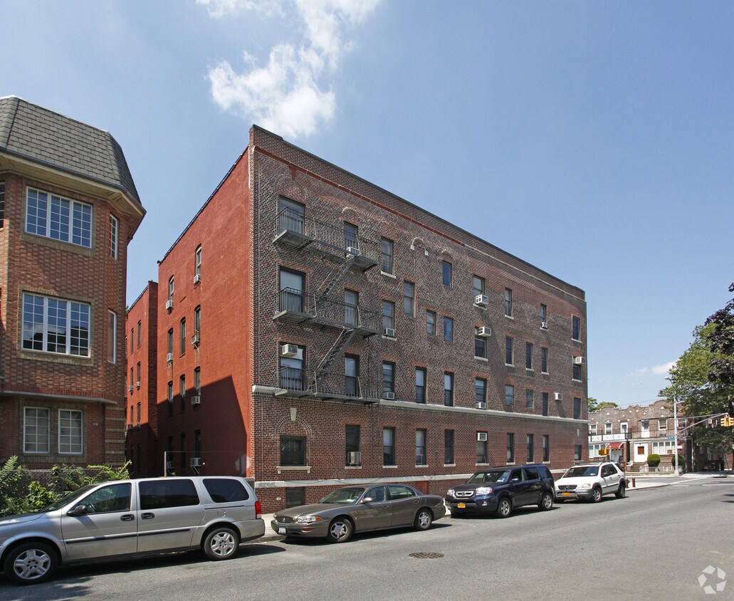 Building Photo - 4401 17th Ave