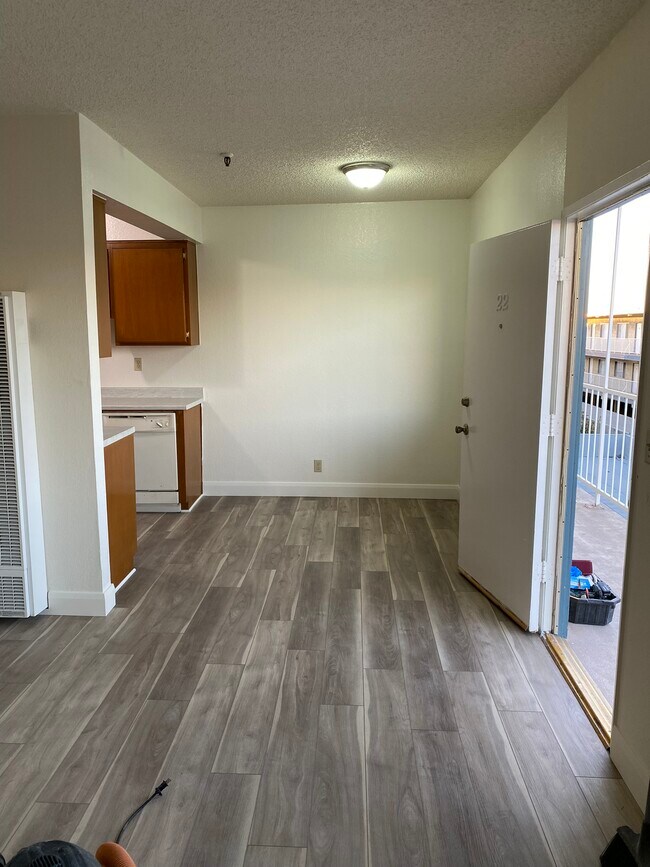 Building Photo - 14103 Cerise Ave