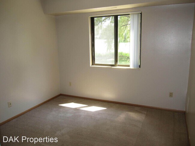 Building Photo - N111W15653-W15653 Vienna Ct