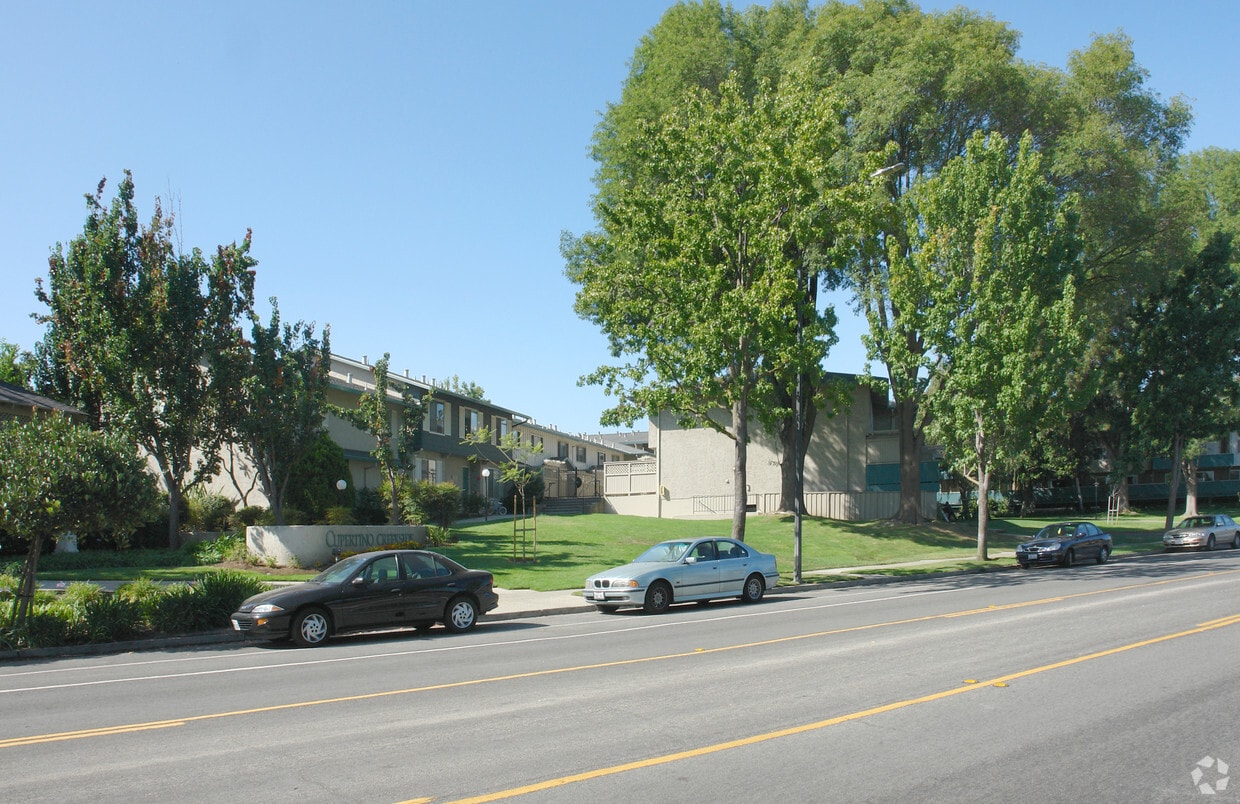 Cupertino Creekside Apartments in San Jose, CA