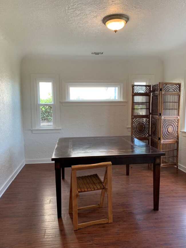 Foto del edificio - Charming Santa Paula Home