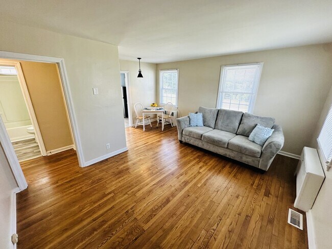 Foto del edificio - 1700 Roslyn Dr