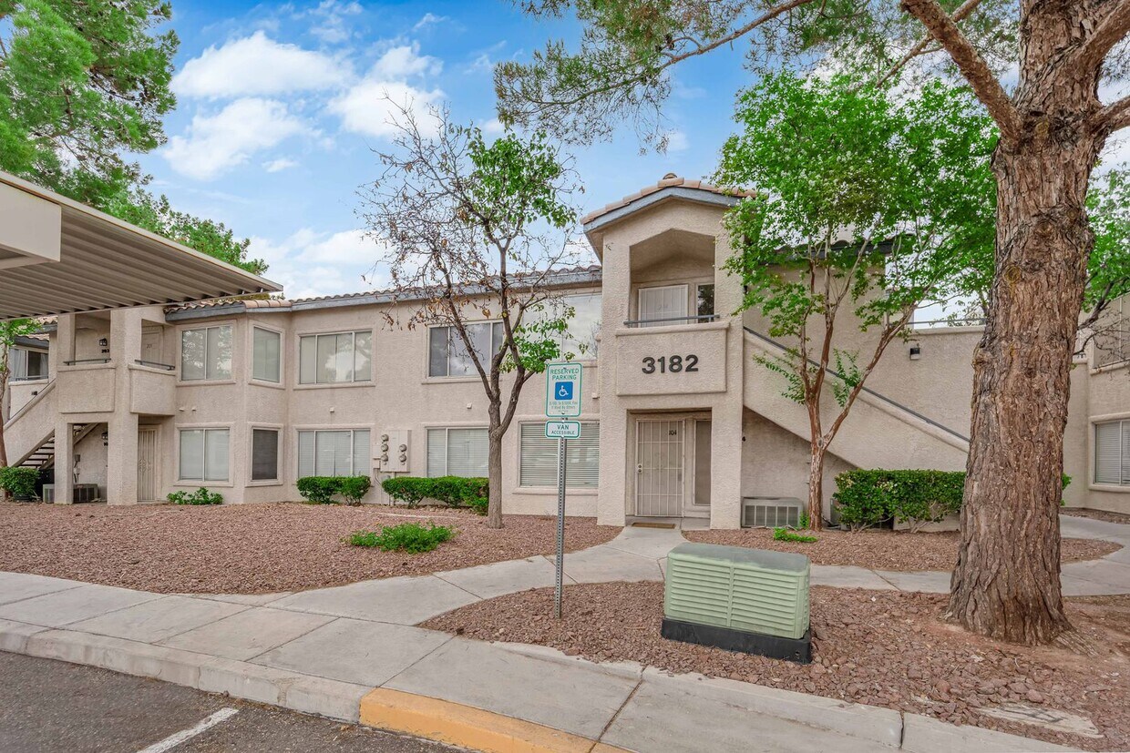 Primary Photo - You will love this 2 bedroom condo! Update...