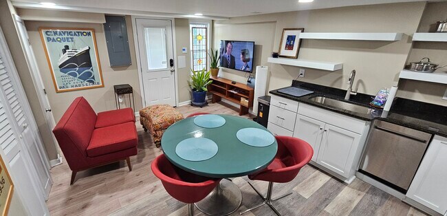 Foto del edificio - 4633 Kernwood Ave