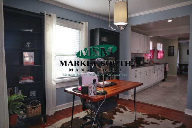 Foto del edificio - CUTE AND COZY THREE BEDROOM -AVAILABLE BY APPOINTMENT ONLY PRIOR TO 01/01/2026