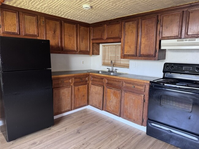 Building Photo - 16917 W Lynbrook