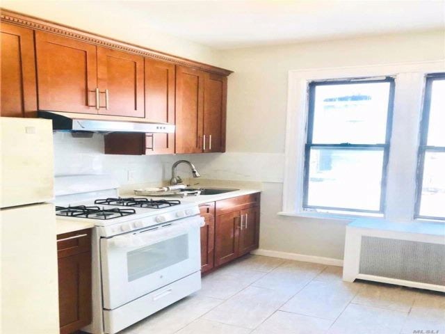 Building Photo - 76-12 Woodside Ave