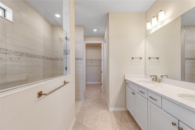 Building Photo - 4480 Gramercy Dr