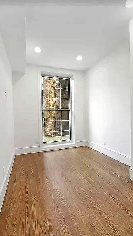 Building Photo - 407 E 6th St