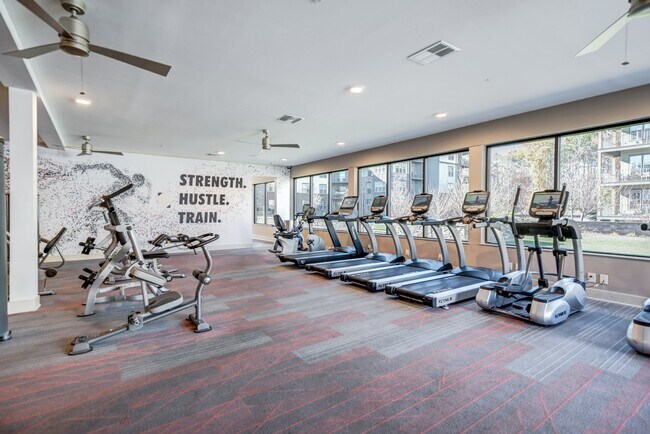 Gimnasio con servicio de cardio y entrenamiento de fuerza las 24 horas - 2000 West Creek