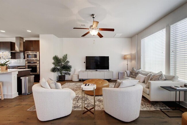 Building Photo - 1205 Elm St