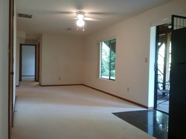 Building Photo - 18035 Upper Midhill Dr