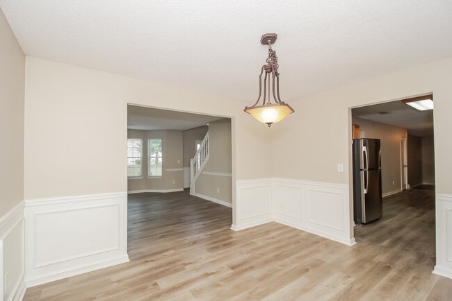 Building Photo - 845 Kohl Dr