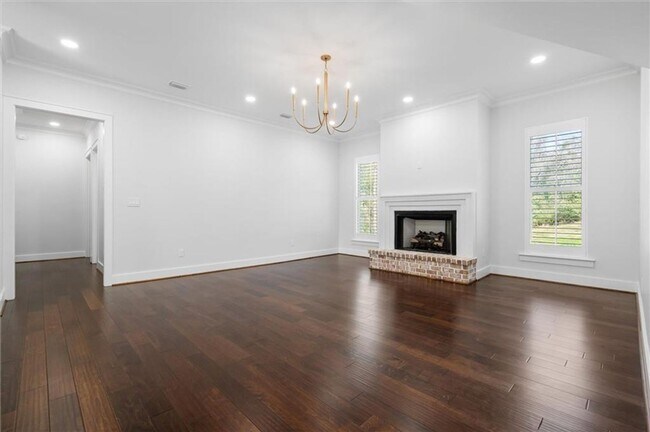 Foto del edificio - 5488 Hilltop Dr N