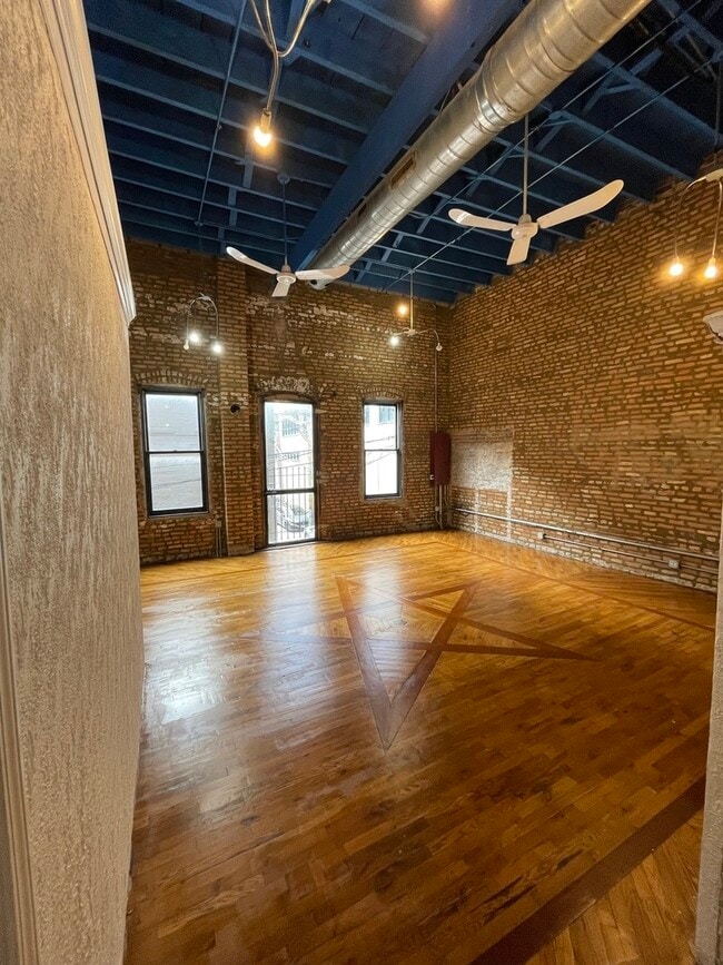 Building Photo - 1111 W Randolph St