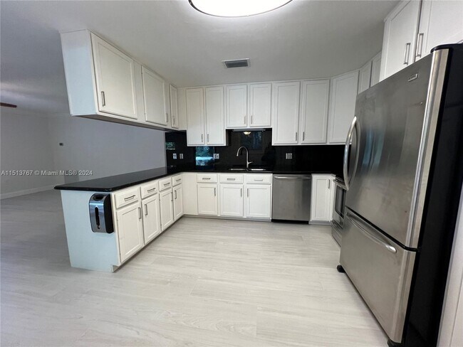 Foto del edificio - 7277 SW 166th St