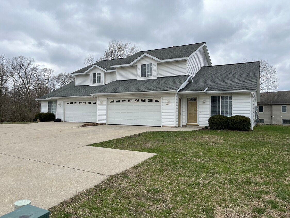 Foto principal - 9683 Little Creek Ct