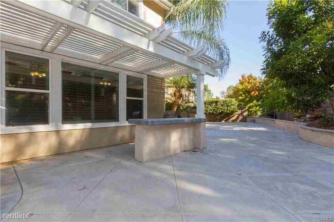 Building Photo - 5 Santa Maria