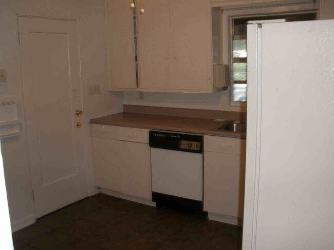 Building Photo - COZY 2/1 WINTER PARK HOME
