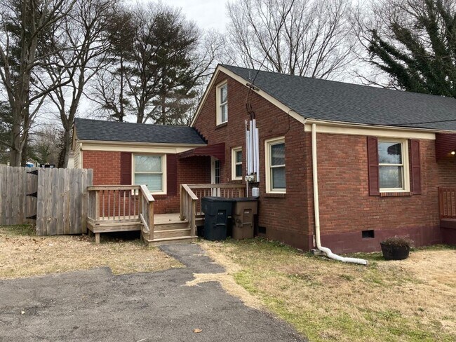 Building Photo - Coming Soon!!!  Cute Duplex In East Nashville