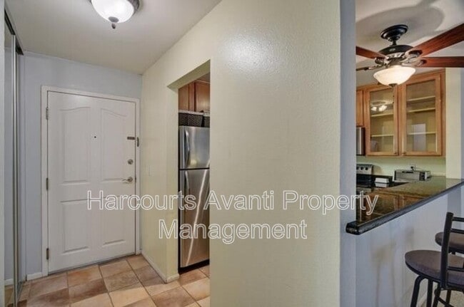 Building Photo - 3030 Suncrest Dr