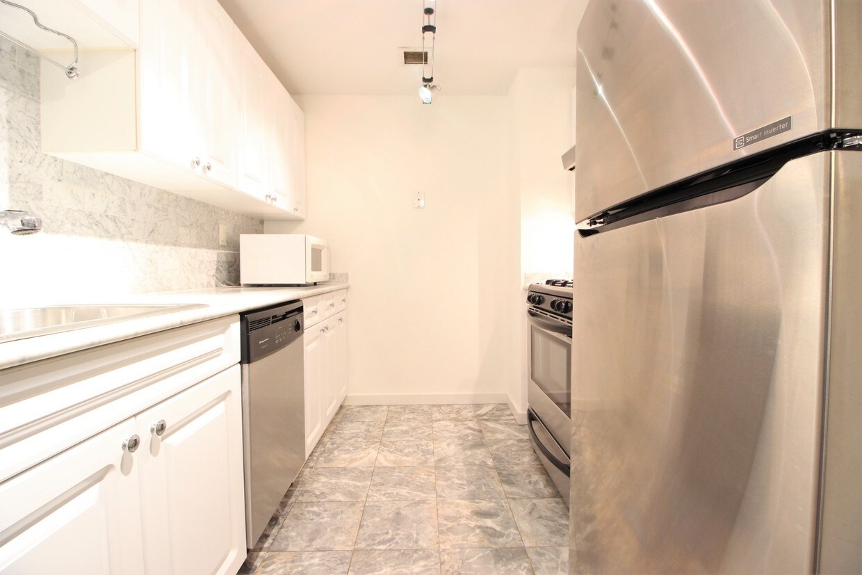 Primary Photo - 15 N Beacon St