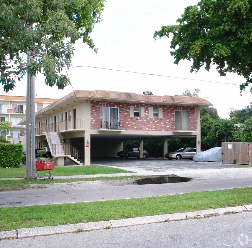 Primary Photo - Old Colony Apartments