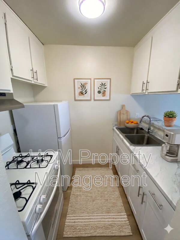 Foto del edificio - 10231 Pinewood Ave