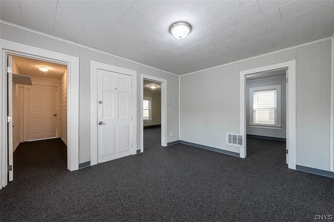 Building Photo - 233 Lakeview Ave
