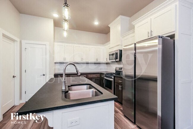 Foto del edificio - 3524 Upland Ridge Dr