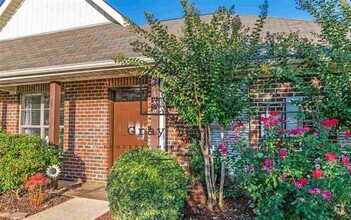 Building Photo - 536 Castlebury Ln