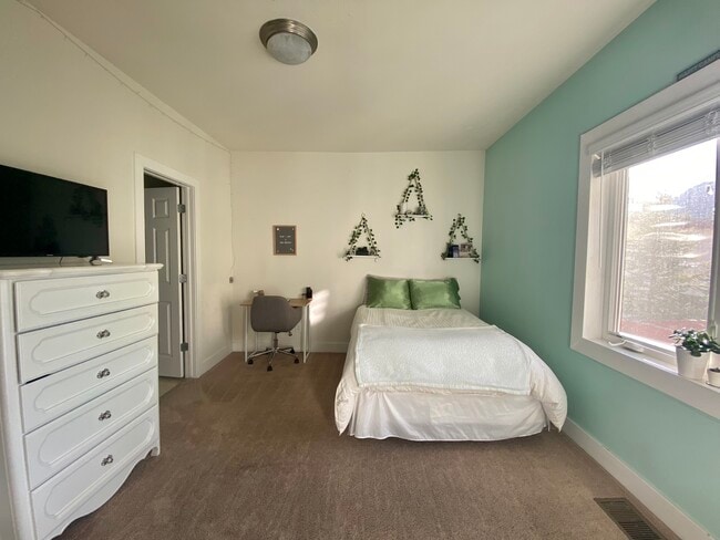 Master Bedroom - 2800 Aurora Ave