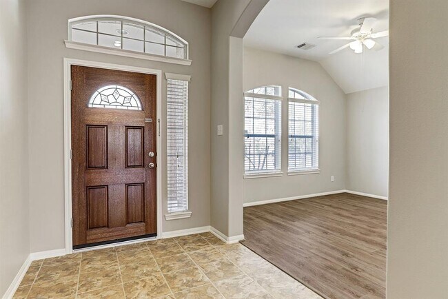 Building Photo - 11 N Star Ridge Cir
