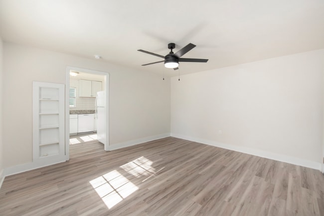 Building Photo - 1904 Hampton Ave