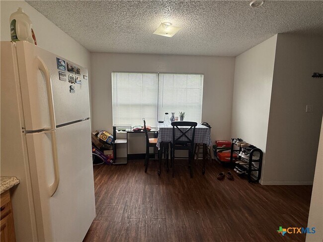 Foto del edificio - 106 Lady Bird Ln